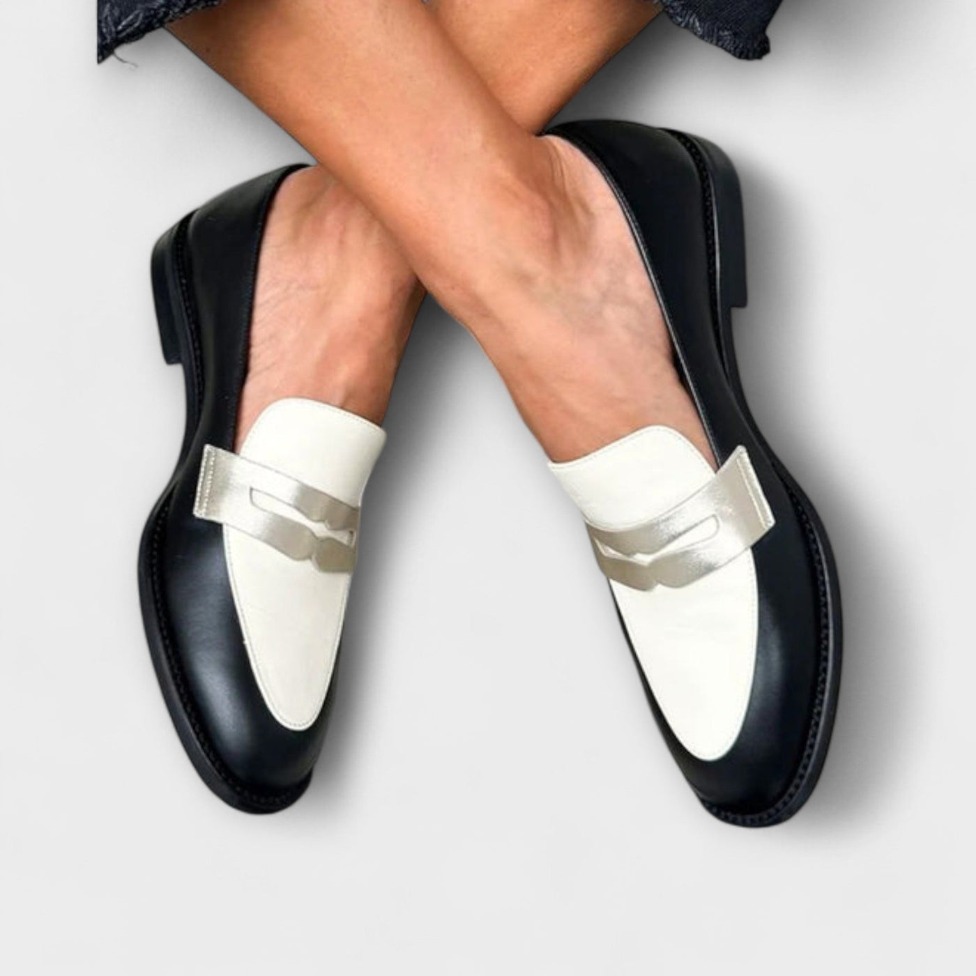 Maison Aorelle™ | Mocassins Noirs à Fini Métallique Brillant